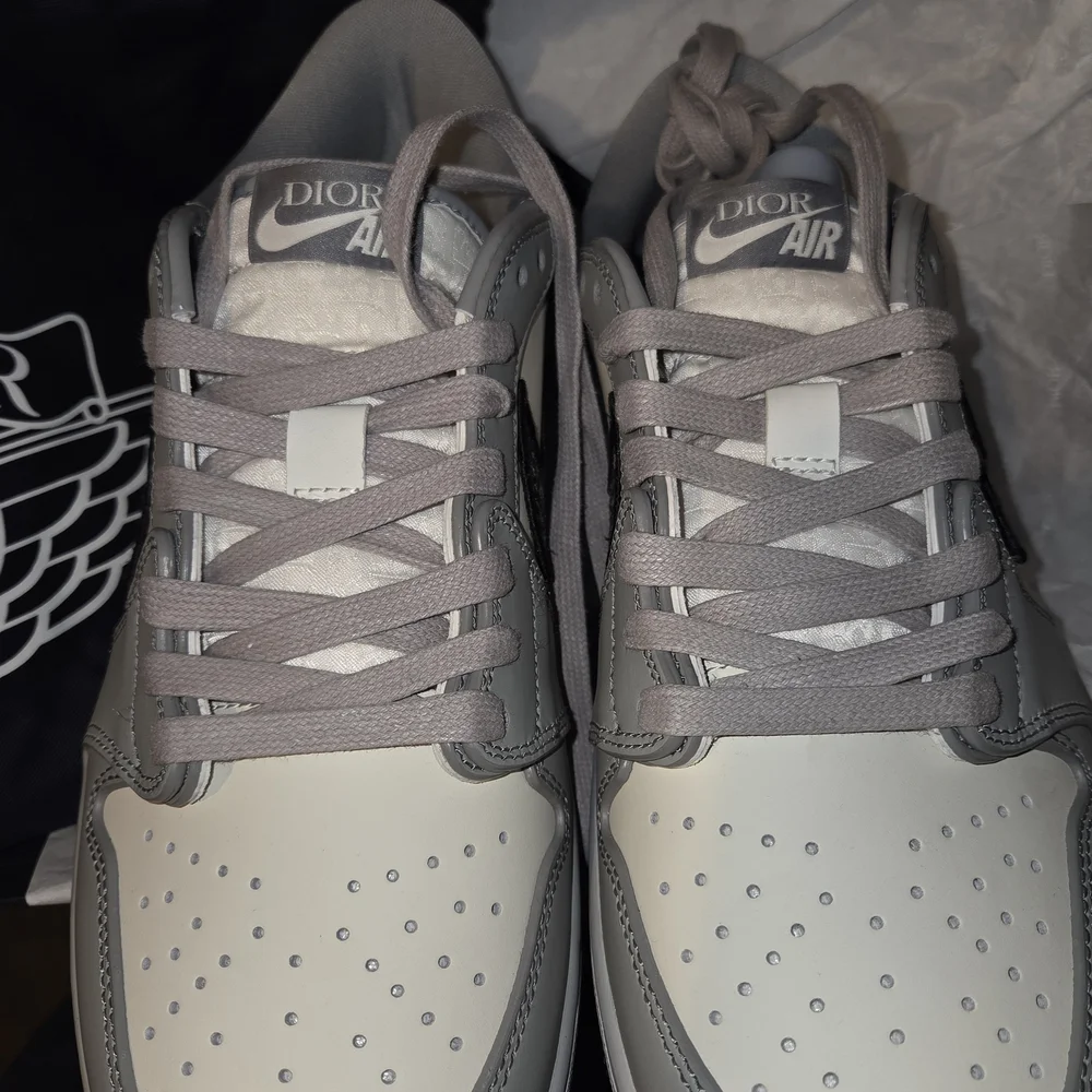 Jordan 1 Retro Low Dior Sneakers - Picture 4 of 7